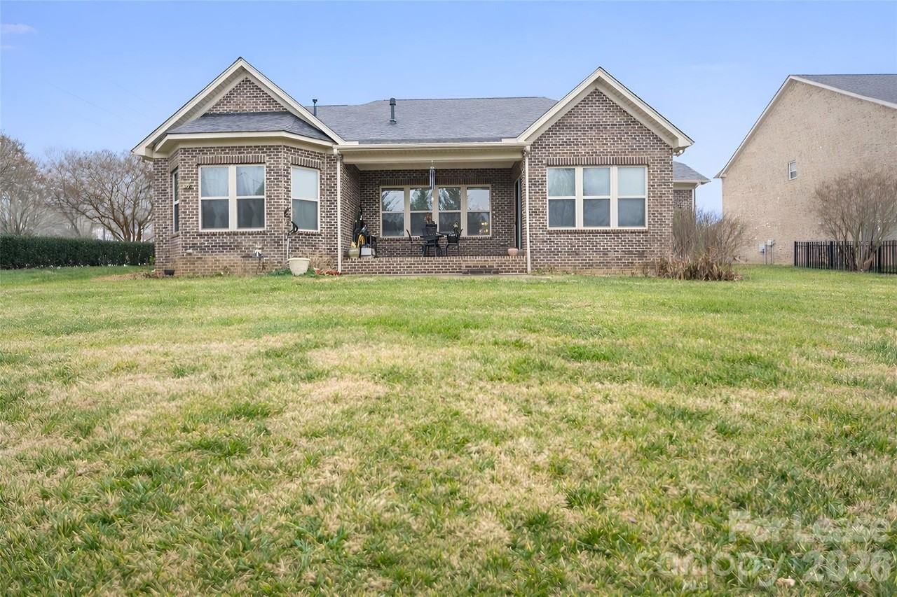 1002 Crismark Dr - Photo 3 of 11