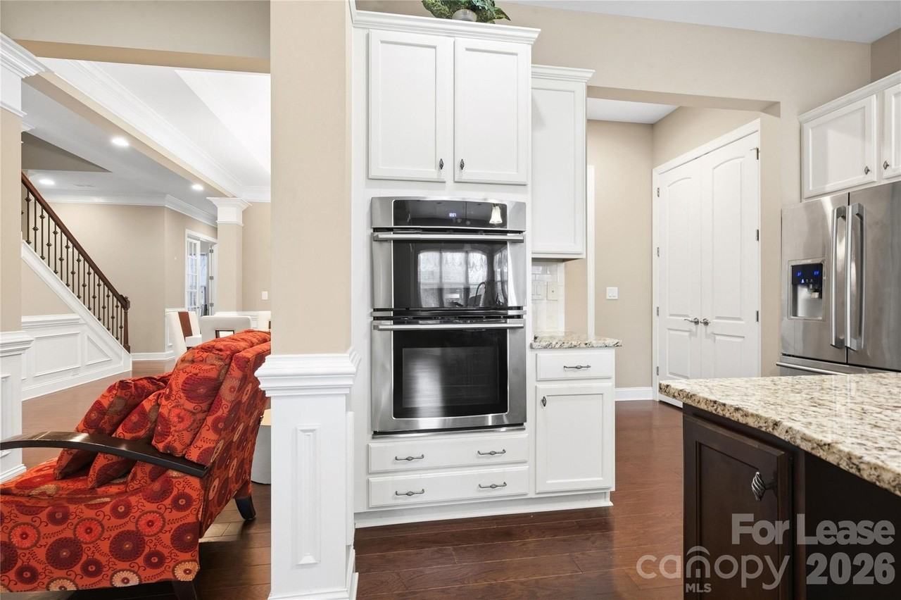 1002 Crismark Dr - Photo 4 of 11