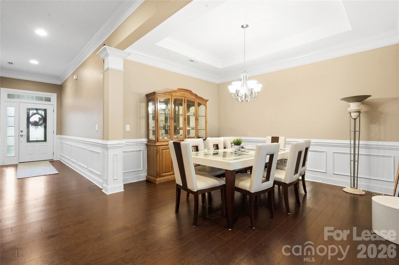 1002 Crismark Dr - Photo 5 of 11