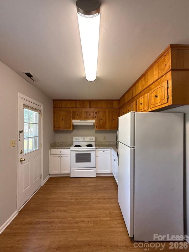 409 Hawley Ave #3 - Photo 5 of 13