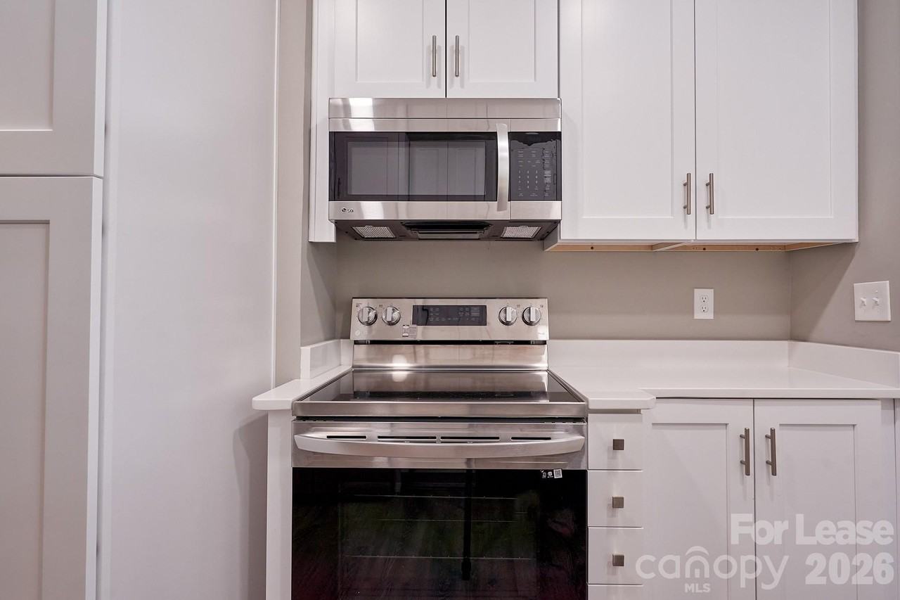 217 Circle Ave - Photo 3 of 8