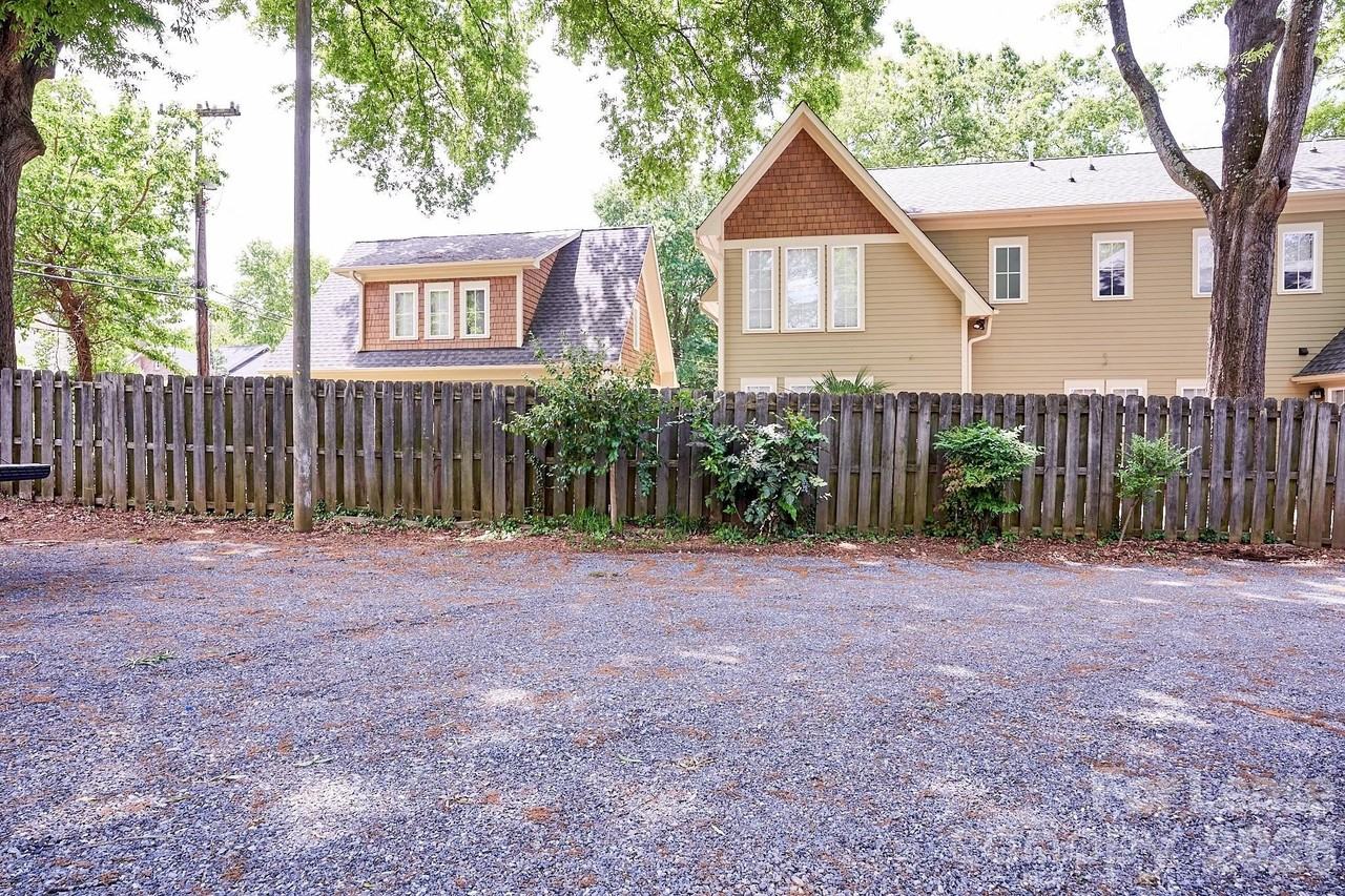 217 Circle Ave - Photo 6 of 8