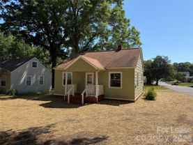 704 N Miller Ave - Photo 1 of 1