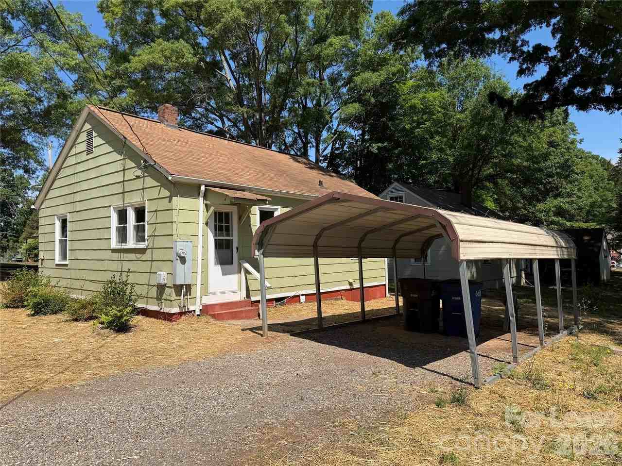 704 N Miller Ave - Photo 2 of 11