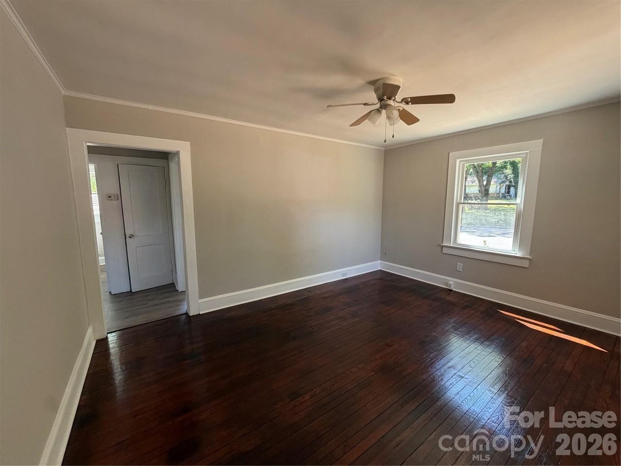 704 N Miller Ave - Photo 5 of 11