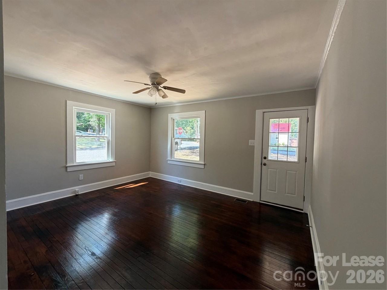 704 N Miller Ave - Photo 7 of 11