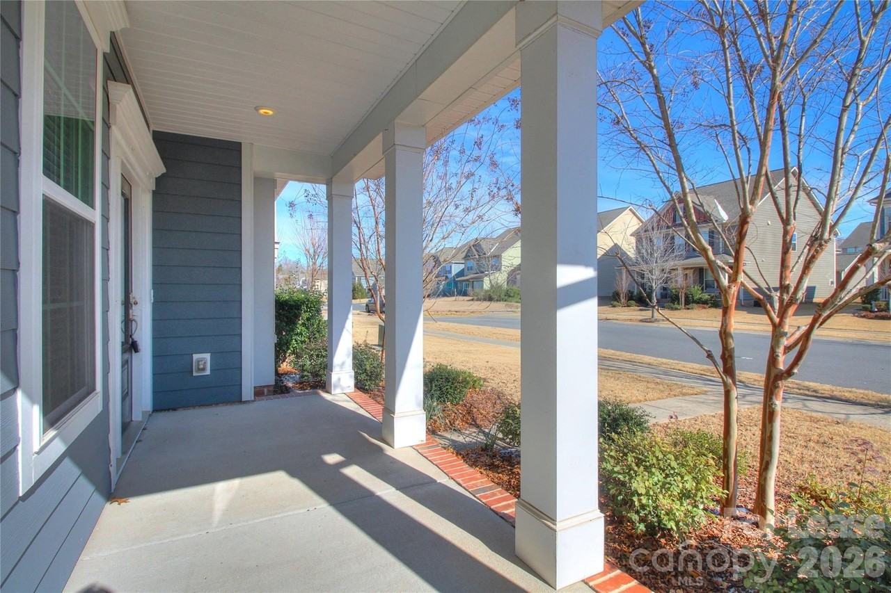 4008 Silverwood Dr - Photo 2 of 41