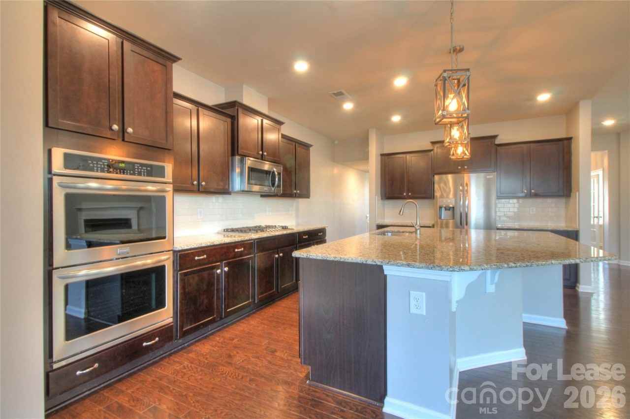 4008 Silverwood Dr - Photo 5 of 41
