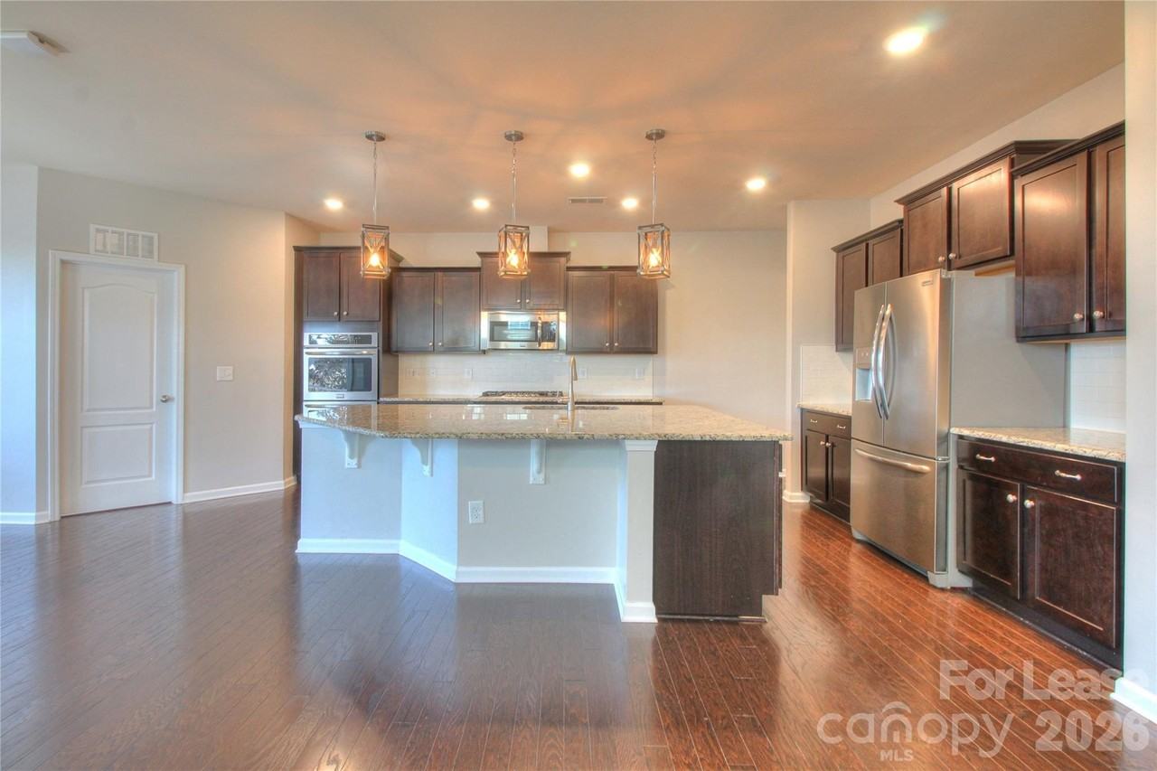 4008 Silverwood Dr - Photo 6 of 41
