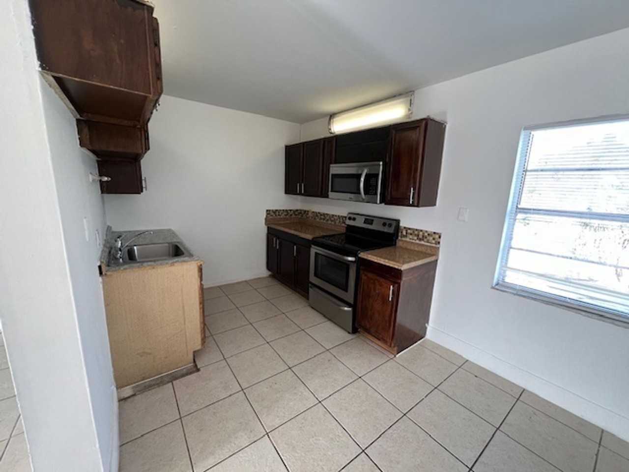 806 9th St West Palm Beach, FL 33403 - Photo 3 of 7