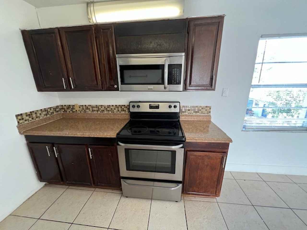 806 9th St West Palm Beach, FL 33403 - Photo 4 of 7