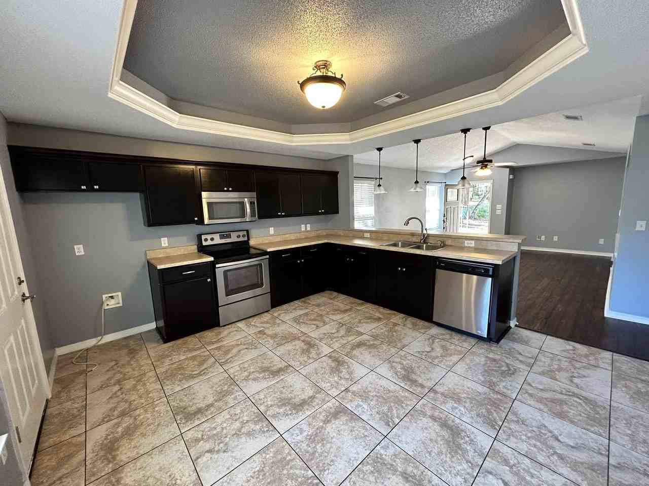 2942 Sholtz Ave - Photo 3 of 13
