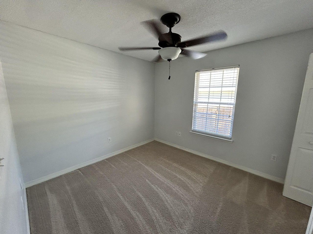 2942 Sholtz Ave - Photo 4 of 13