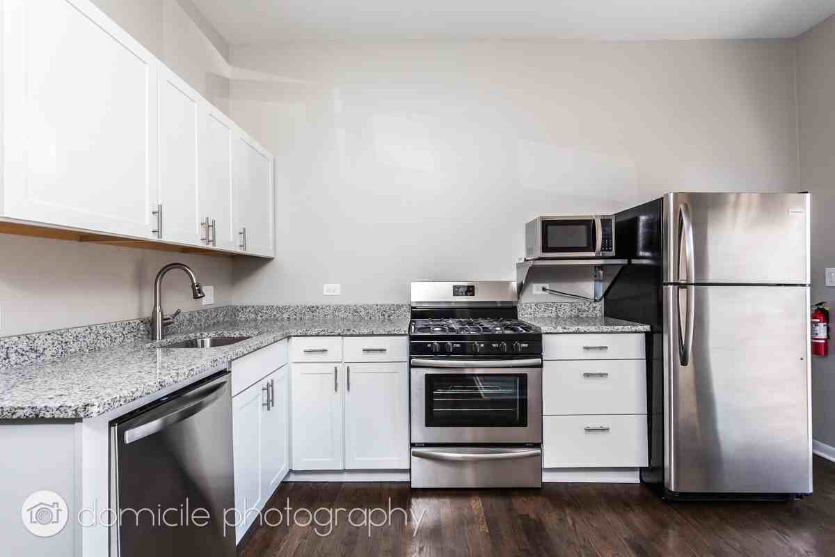 1057 W Cornelia Ave #1 - Photo 3 of 21