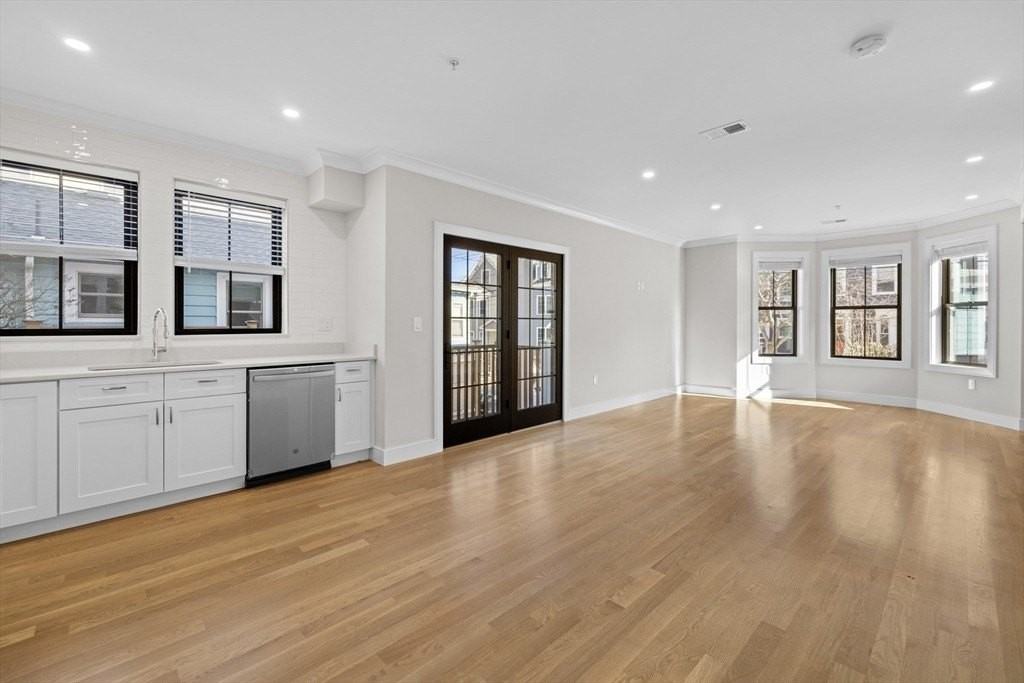 279 Lamartine St - Photo 2 of 20