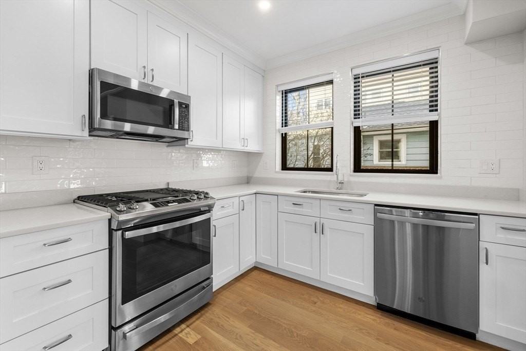 279 Lamartine St - Photo 4 of 20