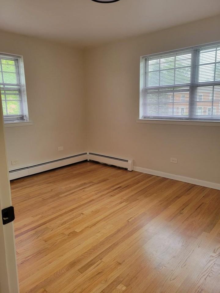1725 Howard Ave #201 - Photo 7 of 10