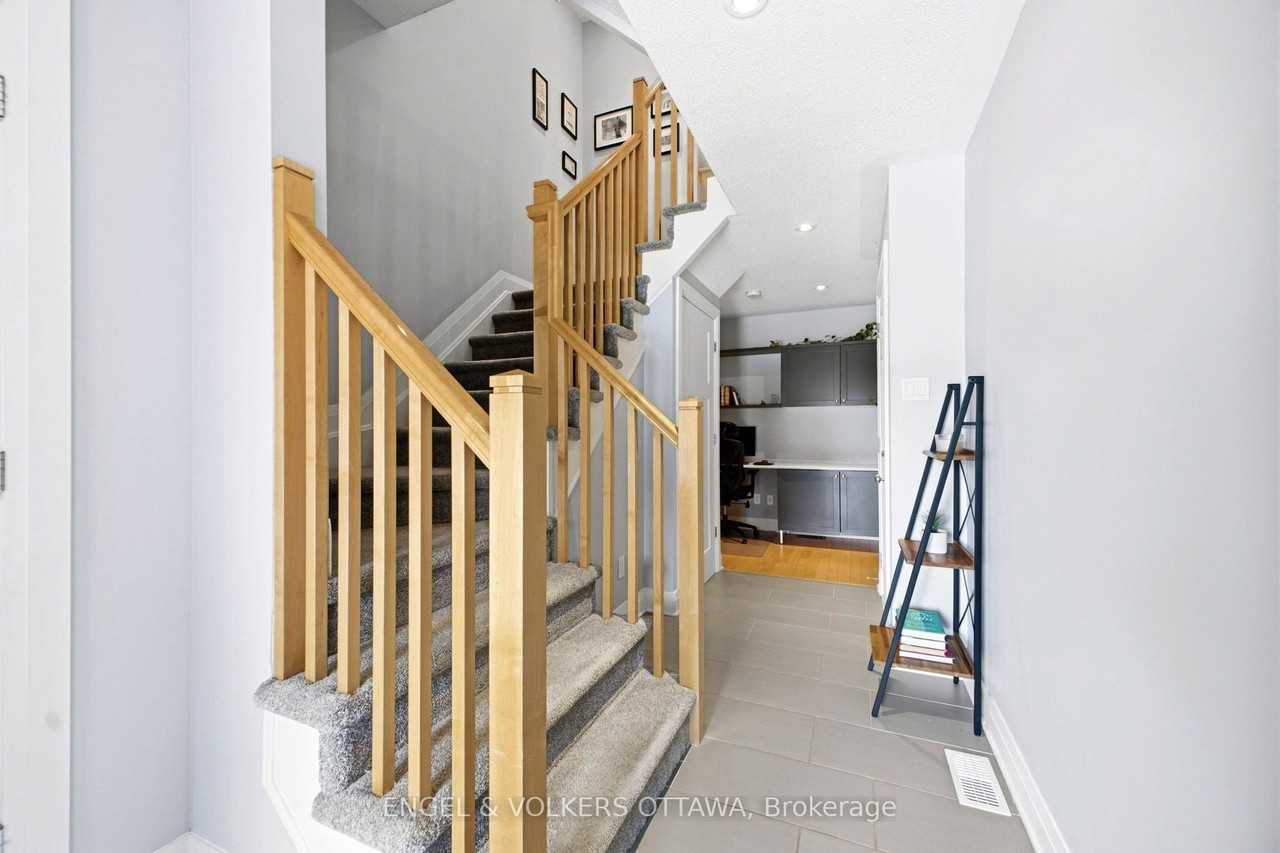 122 Nutting Cres - Photo 3 of 32