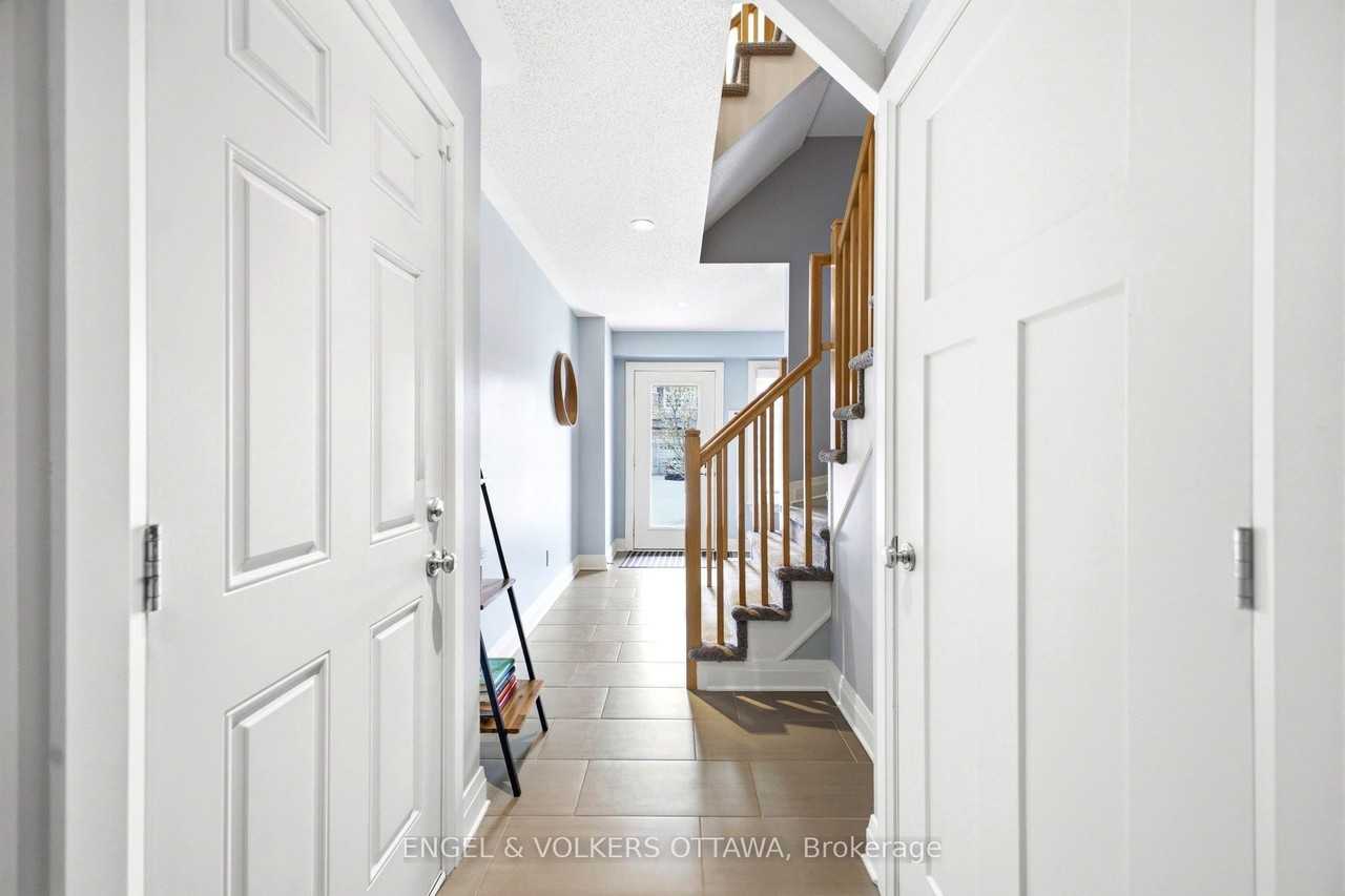 122 Nutting Cres - Photo 5 of 32
