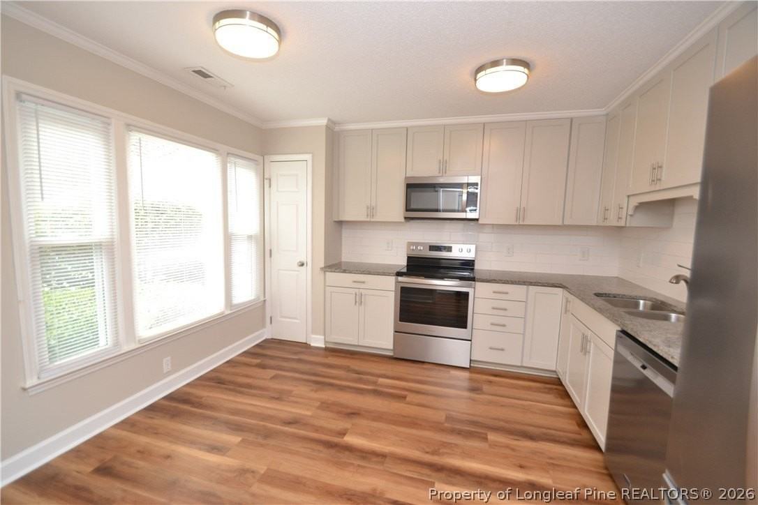 110 Riverwalk Cir - Photo 3 of 43