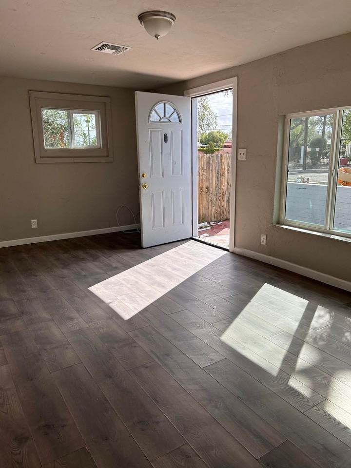 210 W Blacklidge Dr #1 - Photo 2 of 10