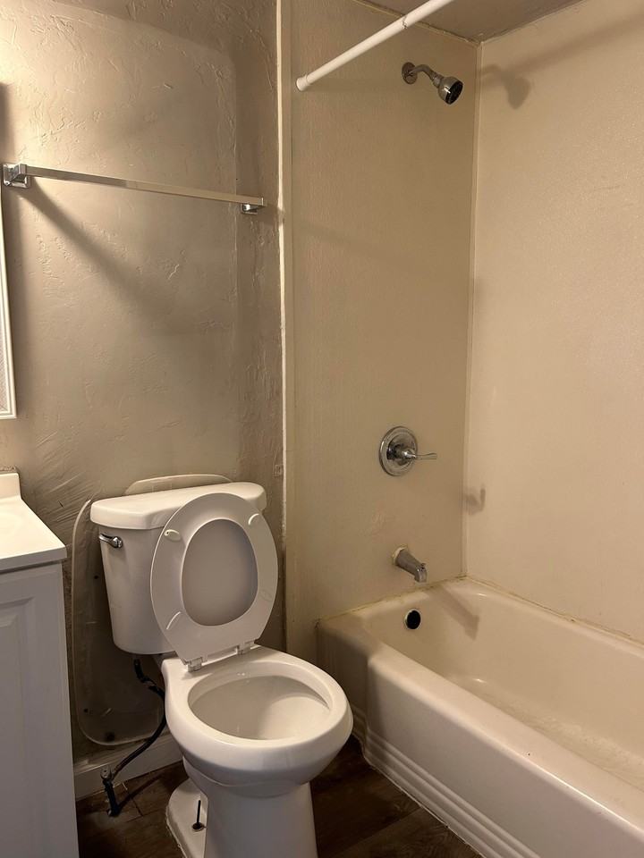210 W Blacklidge Dr #1 - Photo 6 of 10