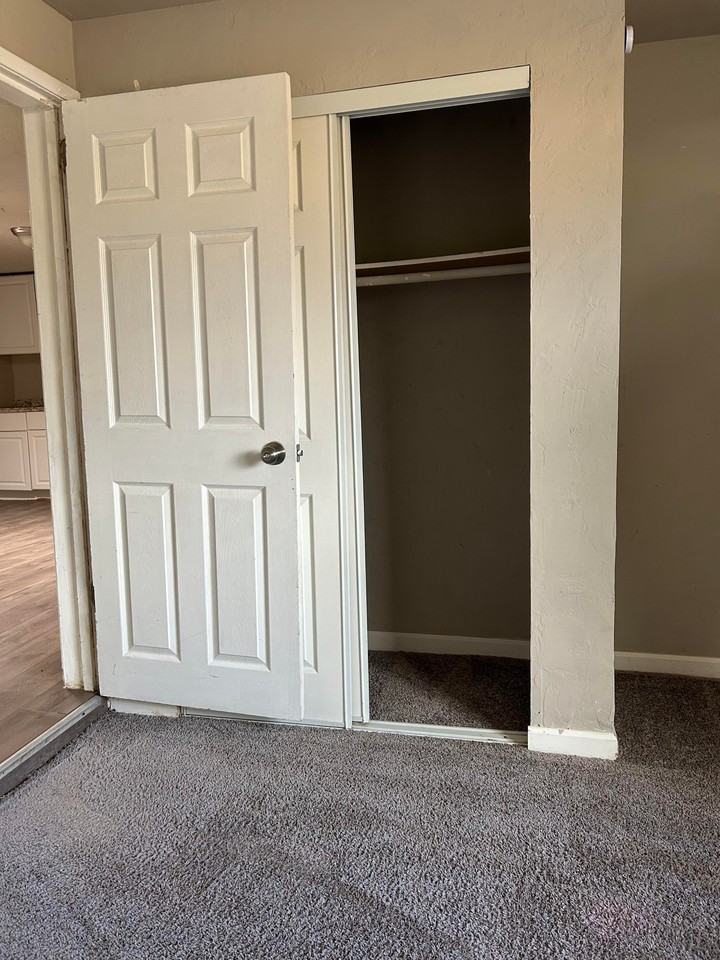 210 W Blacklidge Dr #1 - Photo 7 of 10