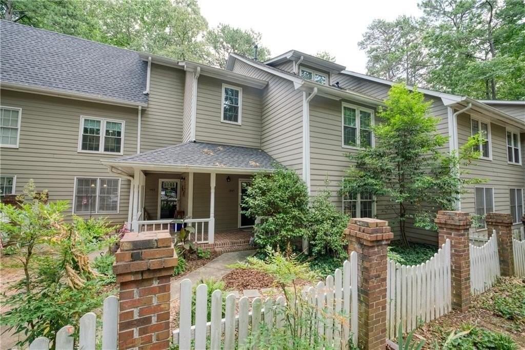 1445 Oakridge Cir - Photo 2 of 23
