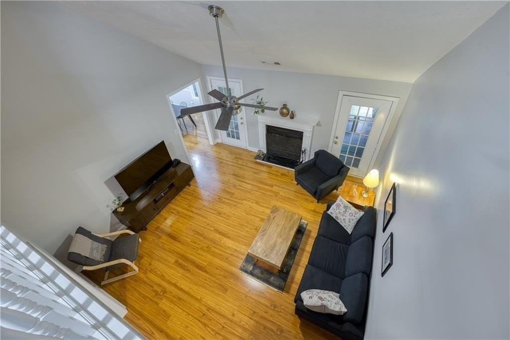 1445 Oakridge Cir - Photo 3 of 23