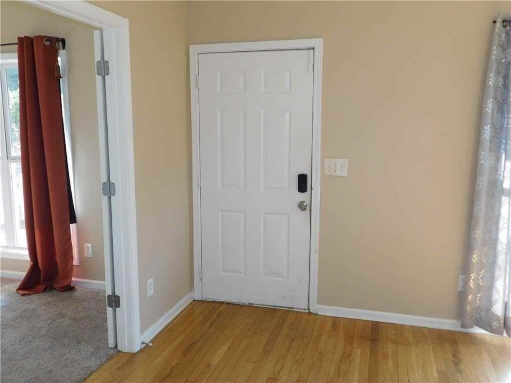 1005 Liman Ave Se - Photo 3 of 29