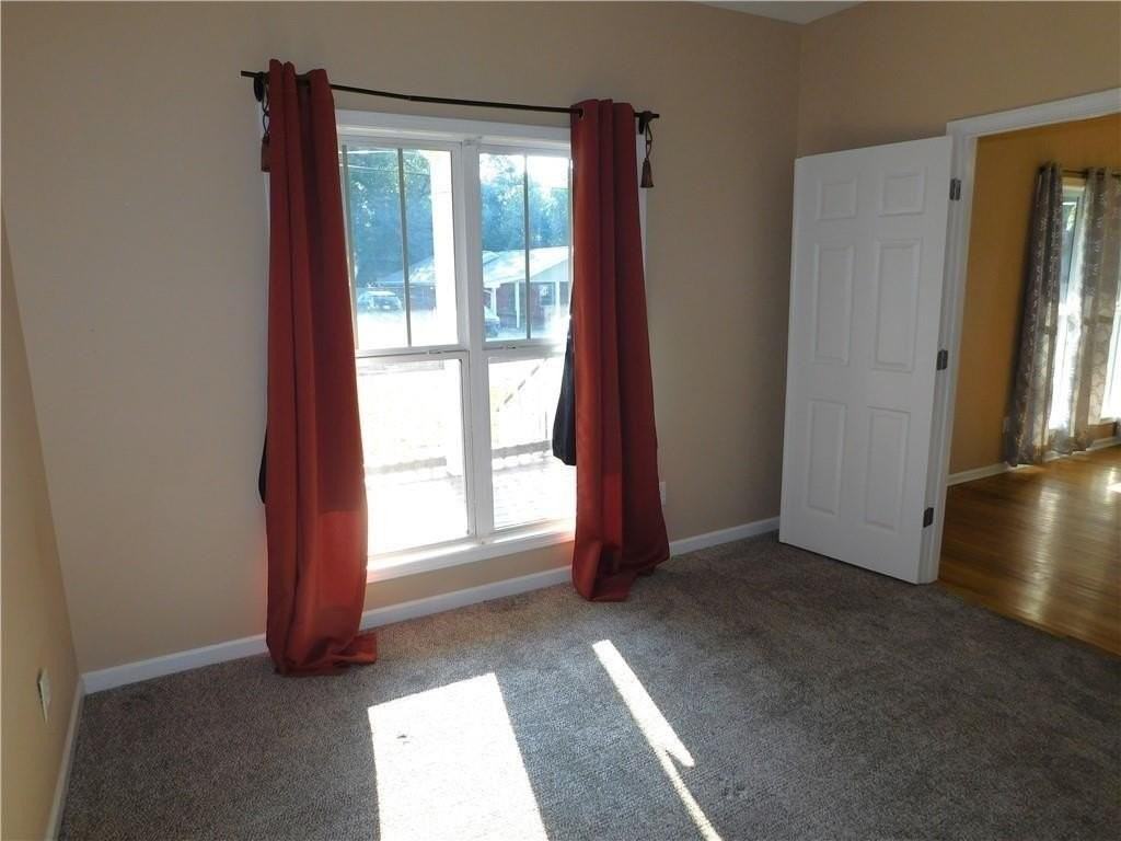 1005 Liman Ave Se - Photo 5 of 29