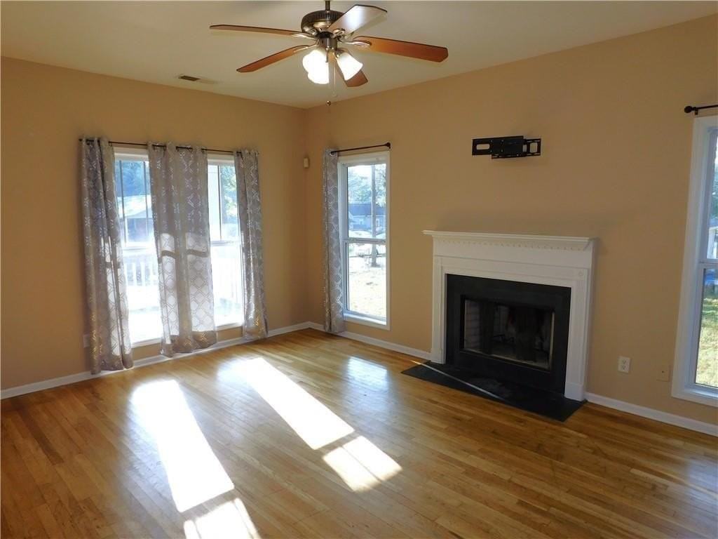1005 Liman Ave Se - Photo 6 of 29