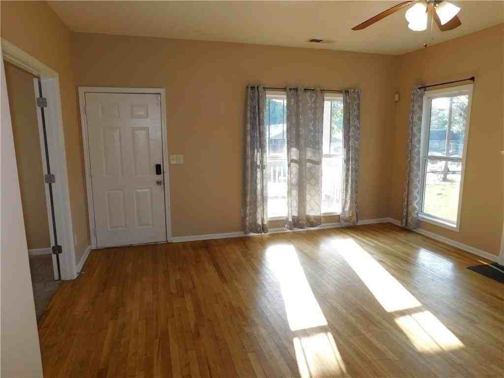 1005 Liman Ave Se - Photo 7 of 29
