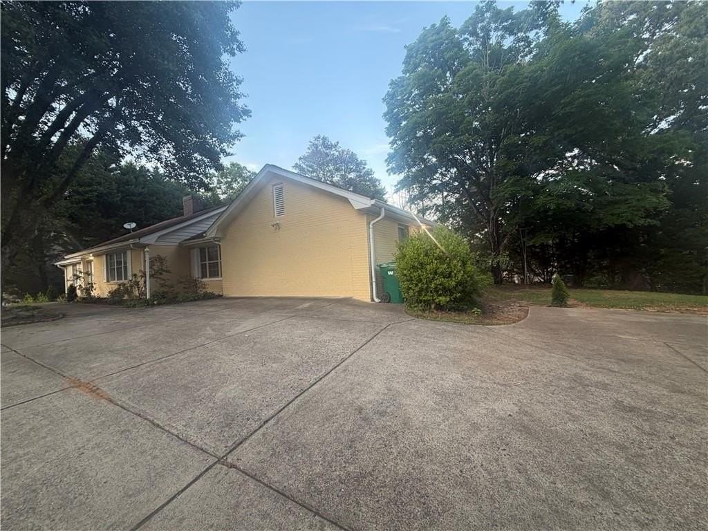 981 Woodward Park Dr - Photo 2 of 24