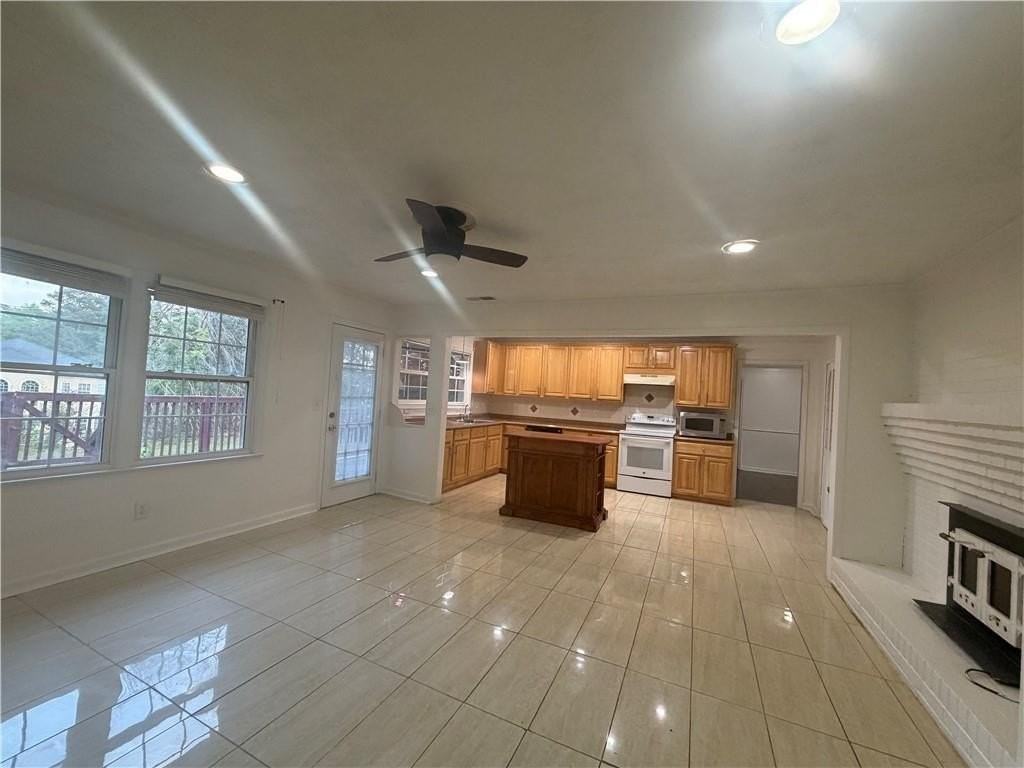 981 Woodward Park Dr - Photo 3 of 24