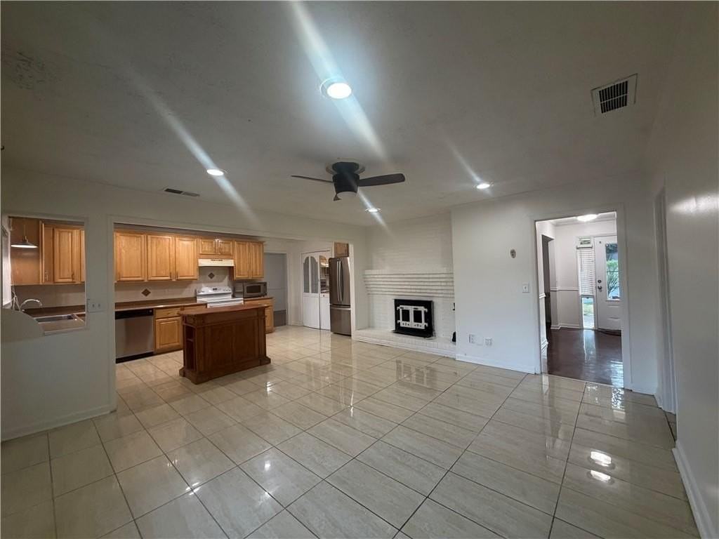 981 Woodward Park Dr - Photo 5 of 24