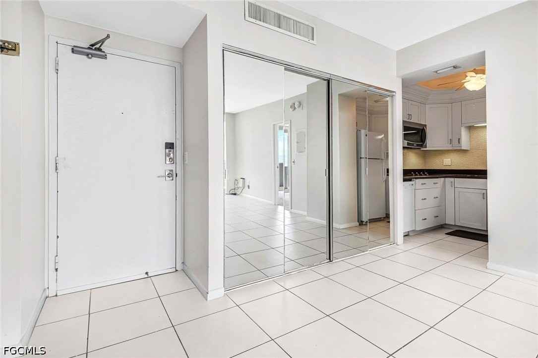 140 Seaview Ct Seaview Court #1504 - Photo 7 of 24