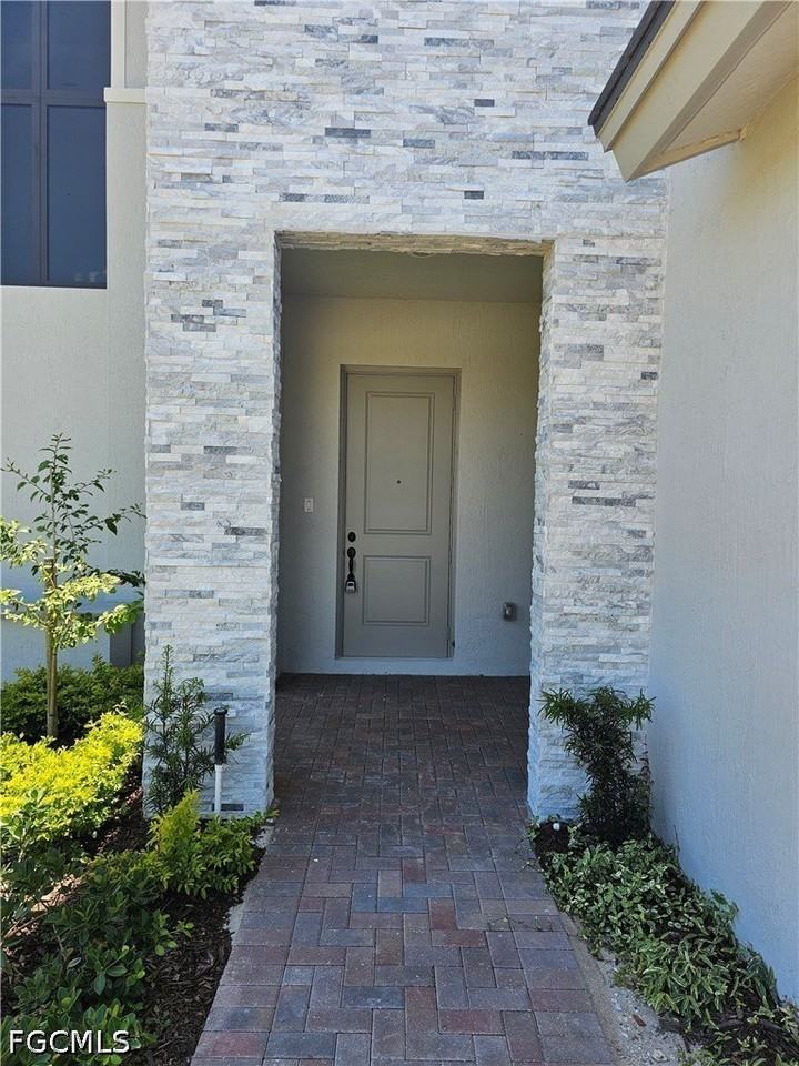 5166 Julienne Rd - Photo 2 of 24