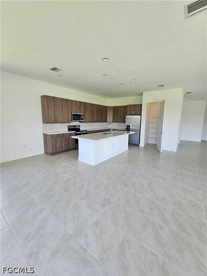 5166 Julienne Rd - Photo 4 of 24