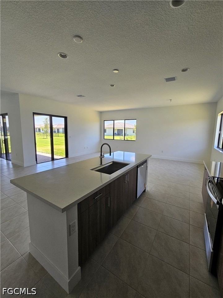 5166 Julienne Rd - Photo 6 of 24