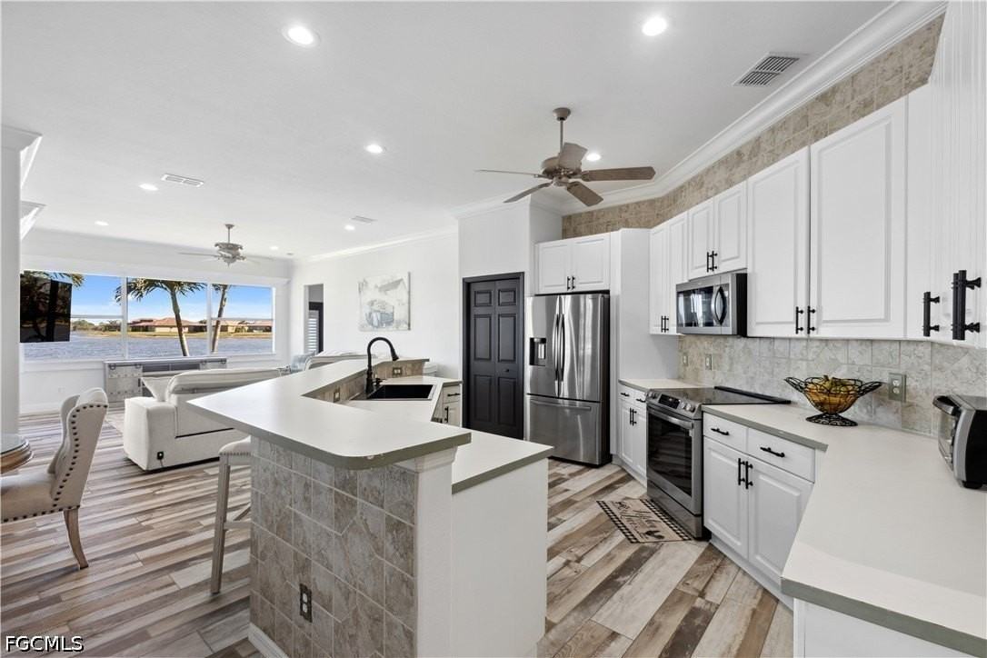 2202 Grove Dr - Photo 3 of 48