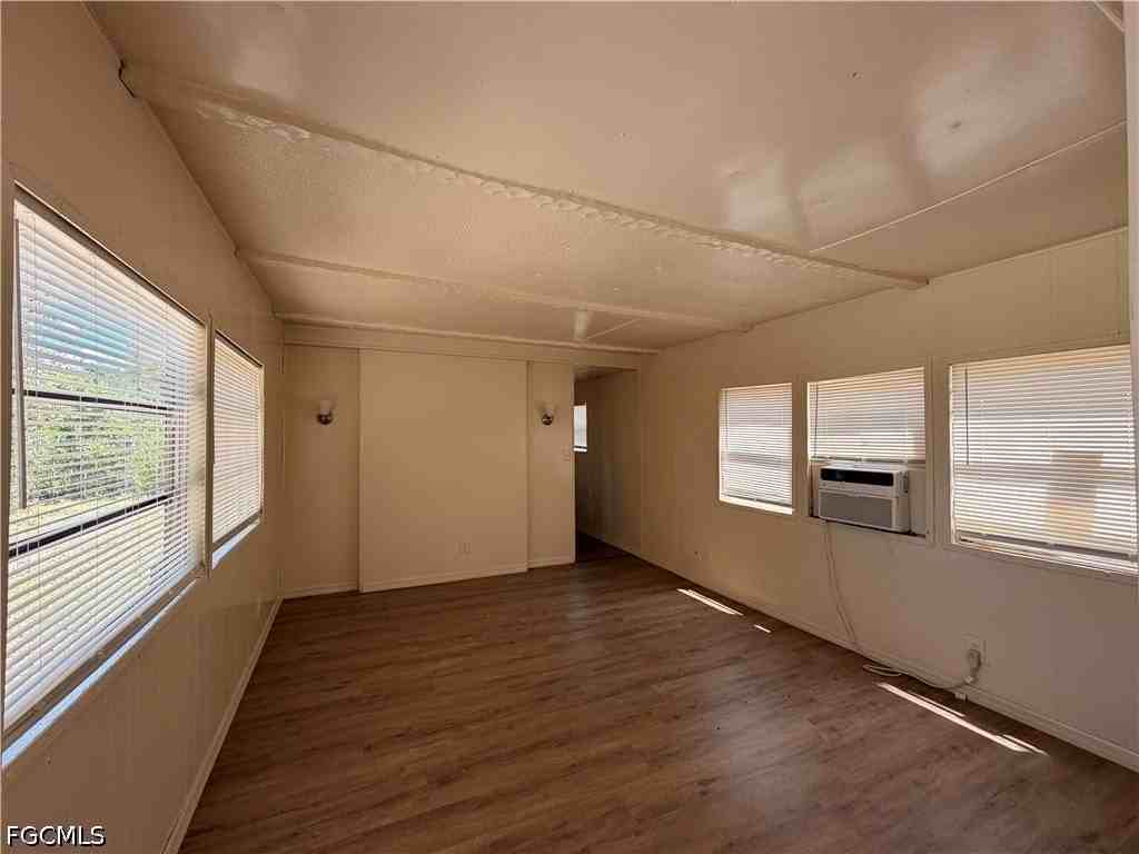 8205 Suncoast Dr - Photo 3 of 12