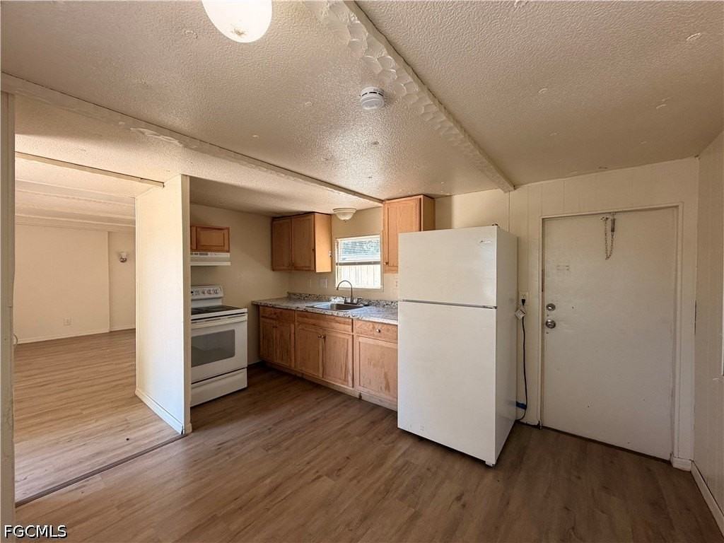 8205 Suncoast Dr - Photo 4 of 12