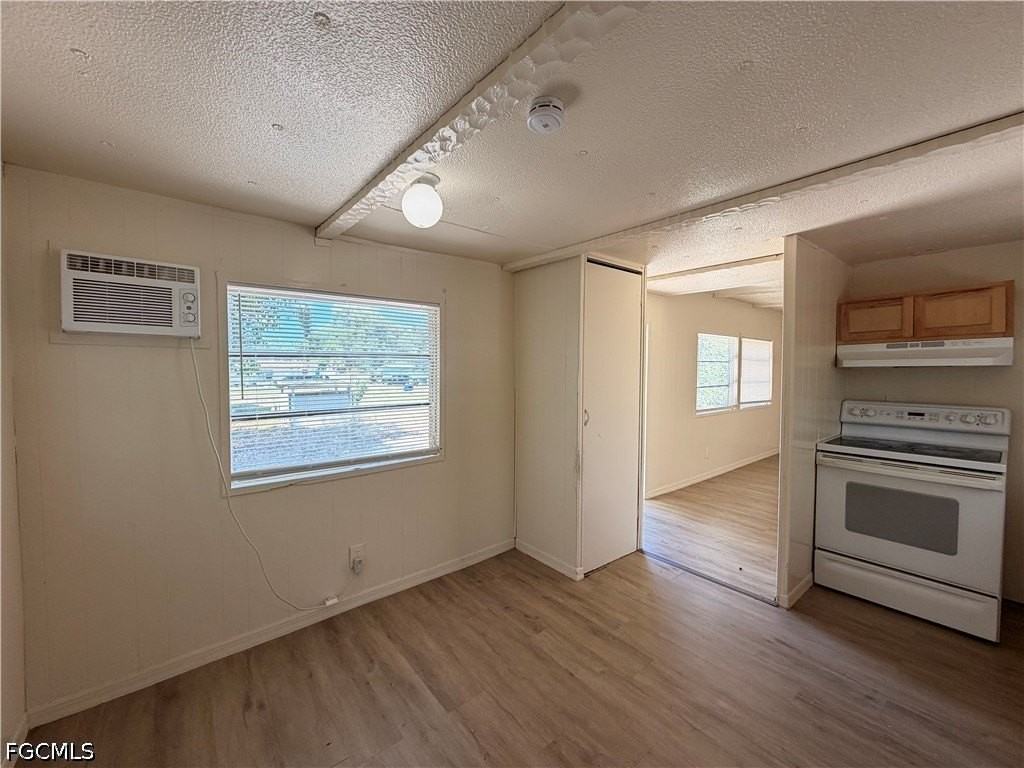 8205 Suncoast Dr - Photo 5 of 12