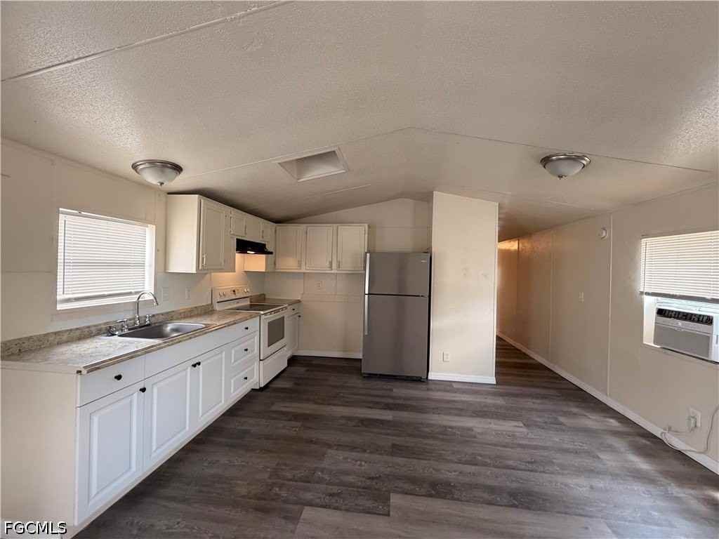 8409 Grady Dr - Photo 5 of 16