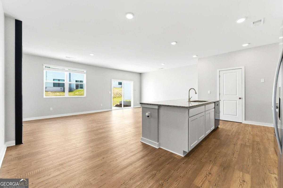 1905 Westwind St - Photo 2 of 23
