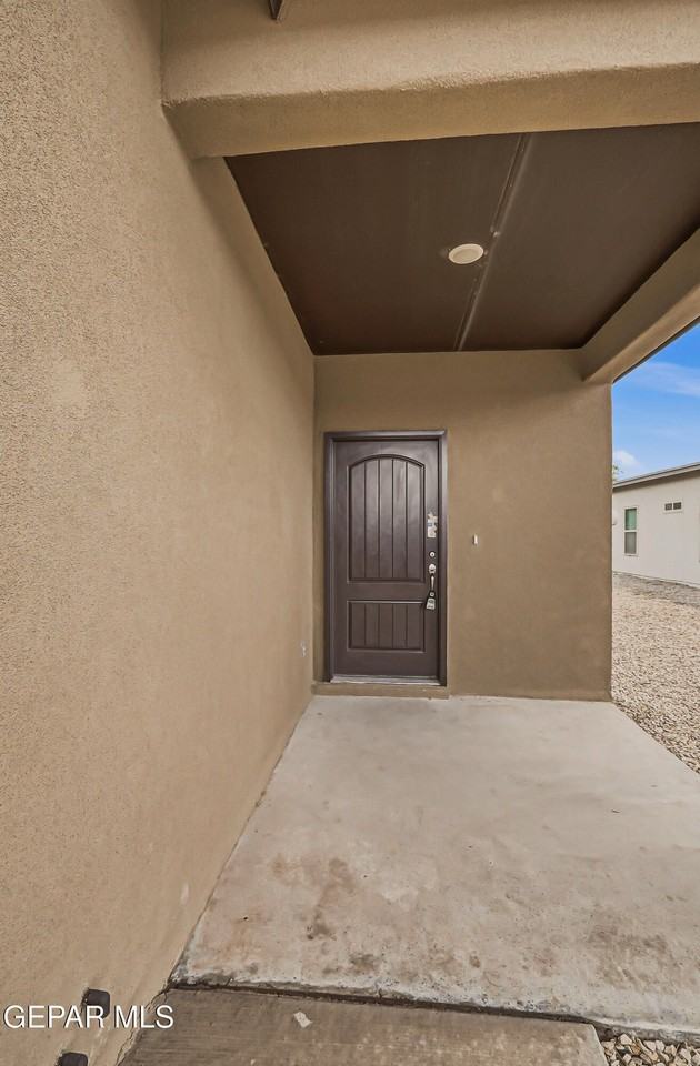 11500 Summer Dr #B - Photo 2 of 50