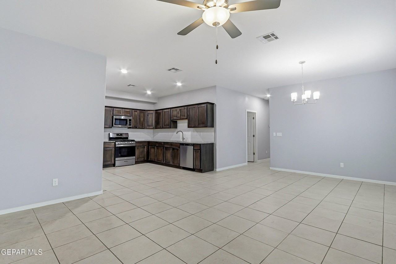 11500 Summer Dr #B - Photo 3 of 50
