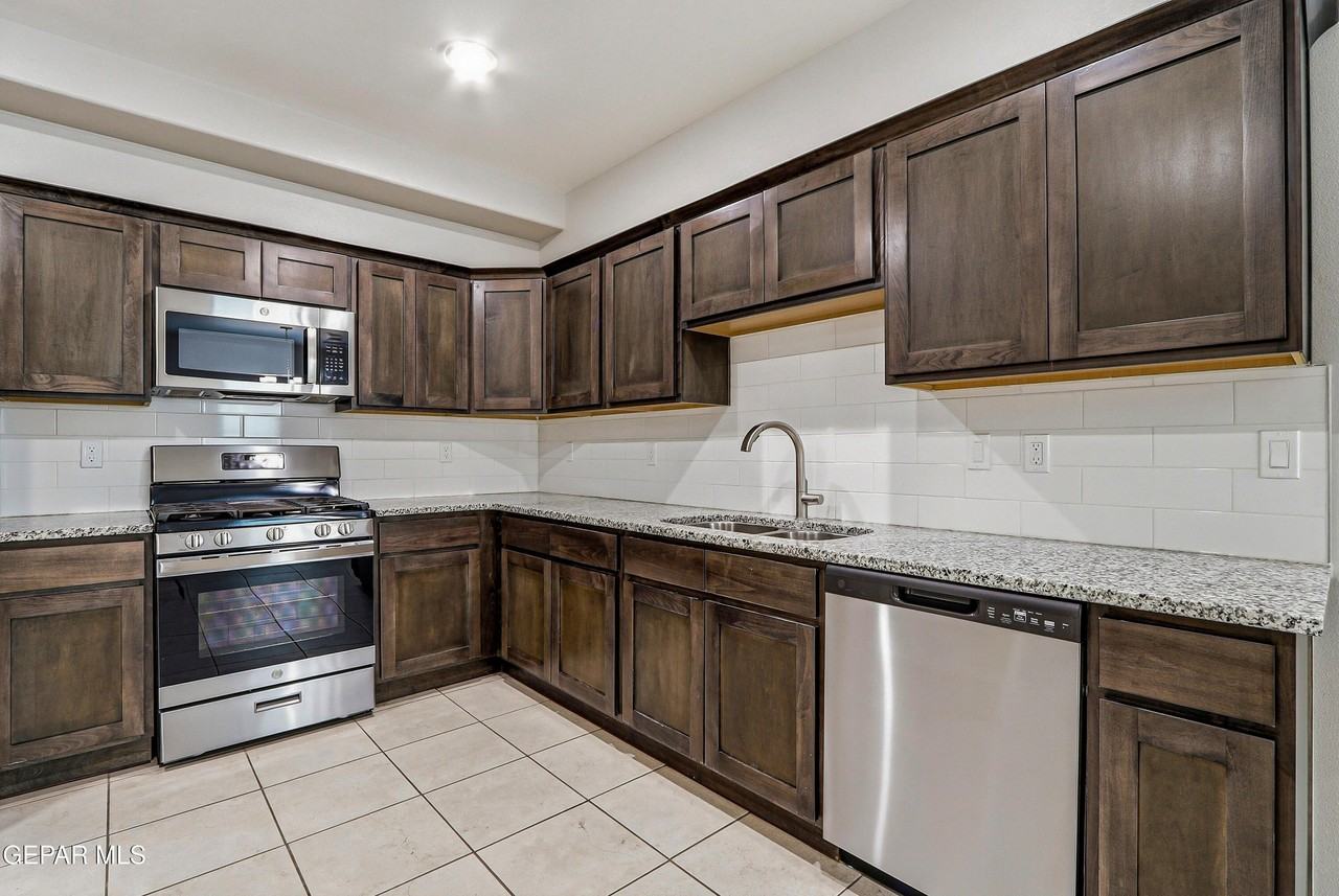 11500 Summer Dr #B - Photo 7 of 50