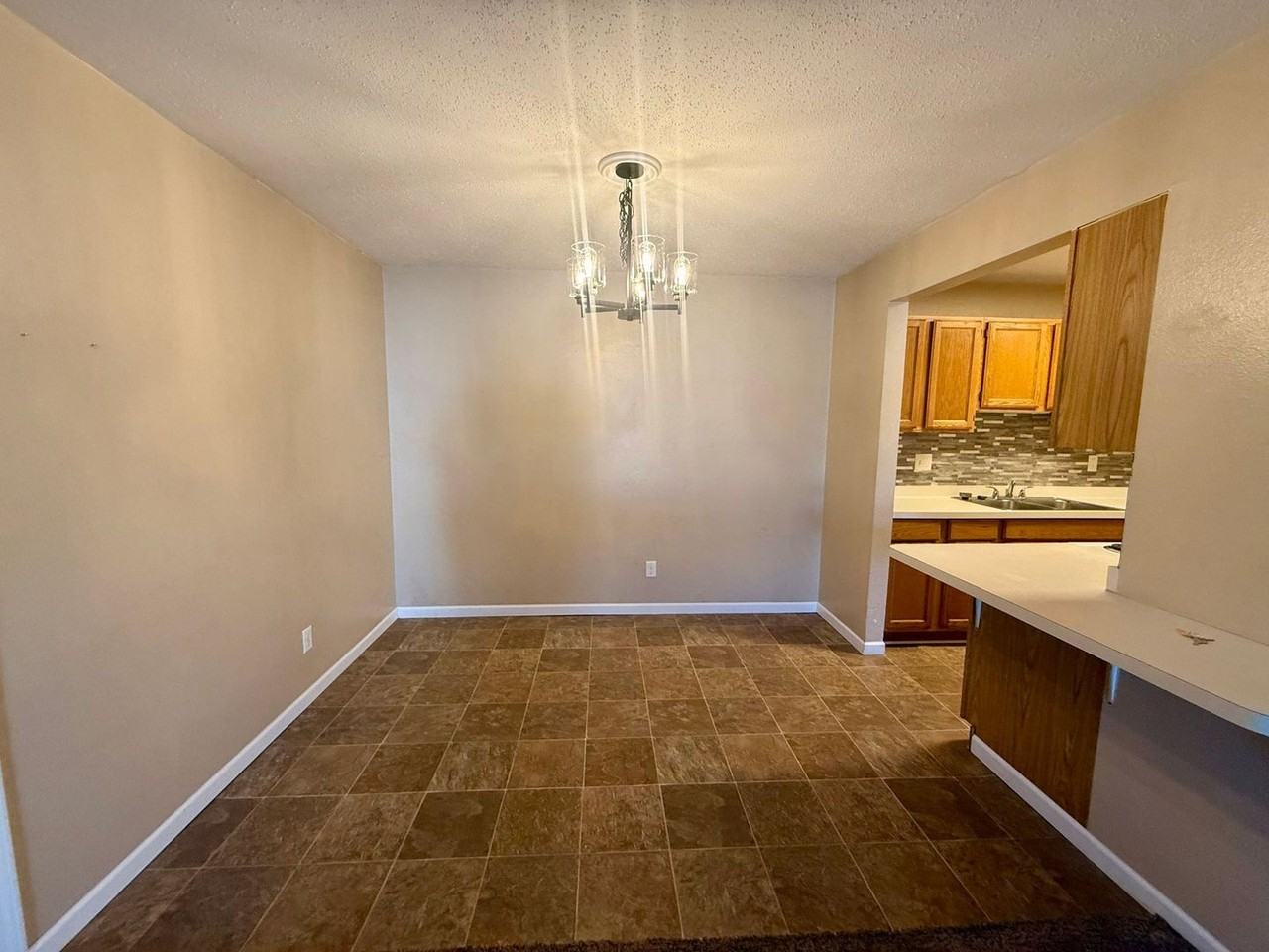 401 - 405 N Glendale Ave - Photo 3 of 13